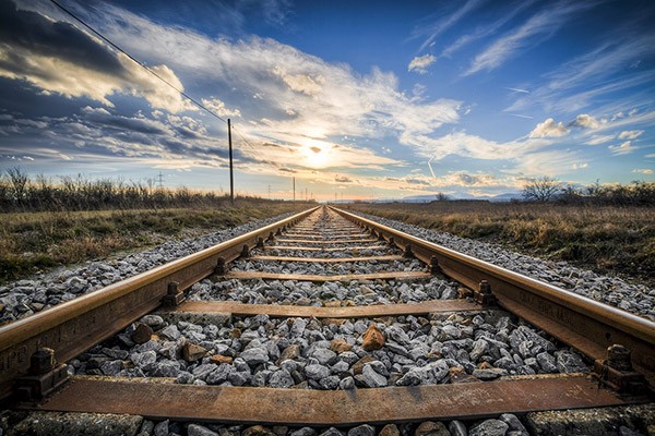 railway-1555348-pixabay-Martin_Winkler_Fotografie-600x400.jpg