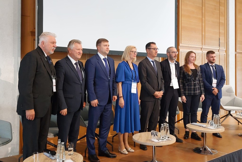 minister-hartman-kolleegidega-konverents-rahuleib-2024-10-02-rem.jpeg