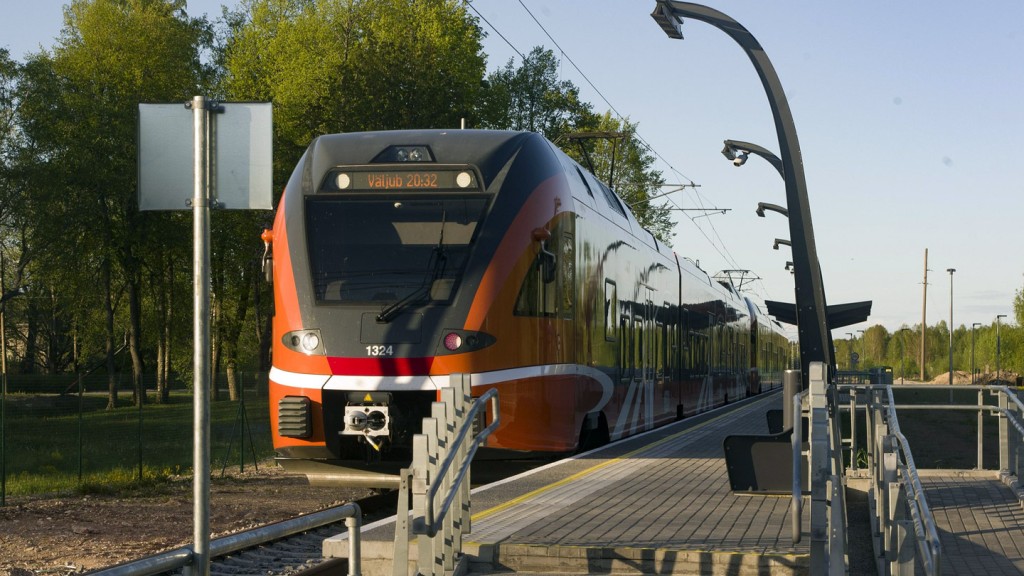 train-5236294-pixabay-Aleksander-Trunov-1440x810.jpg
