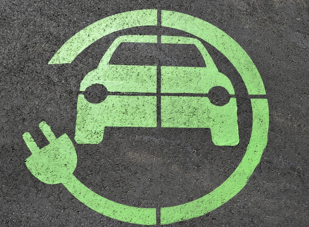 electric-charge-2301604-pixabay-Paul-Brennan-1440x1058.jpg